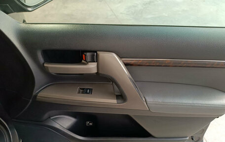 Toyota Land Cruiser 200, 2009 год, 2 299 000 рублей, 25 фотография