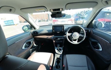 Toyota Yaris Cross, 2023 год, 1 900 000 рублей, 14 фотография