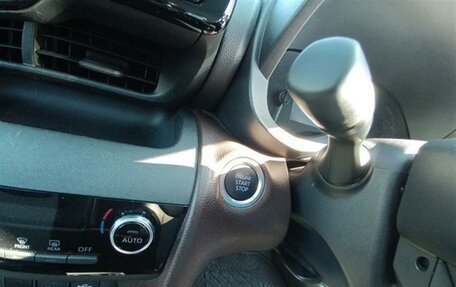 Toyota Yaris Cross, 2023 год, 1 900 000 рублей, 19 фотография