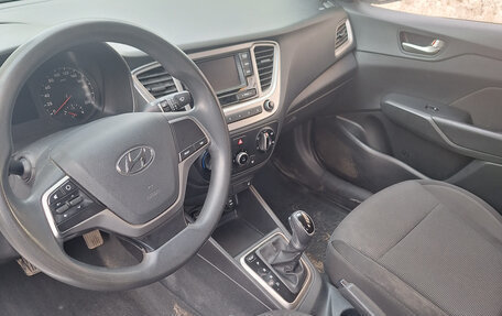 Hyundai Solaris II рестайлинг, 2019 год, 1 200 000 рублей, 4 фотография