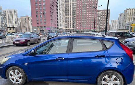 Hyundai Solaris II рестайлинг, 2012 год, 800 000 рублей, 3 фотография