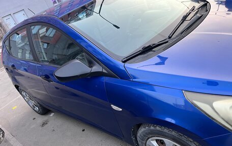 Hyundai Solaris II рестайлинг, 2012 год, 800 000 рублей, 4 фотография