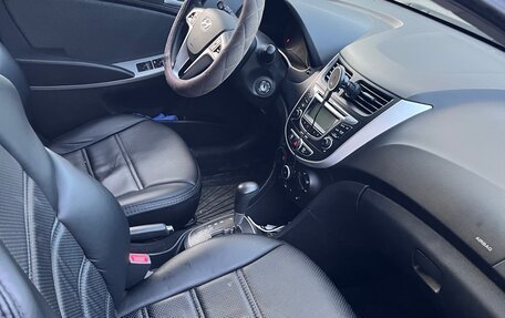 Hyundai Solaris II рестайлинг, 2012 год, 800 000 рублей, 7 фотография