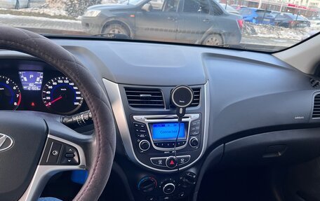 Hyundai Solaris II рестайлинг, 2012 год, 800 000 рублей, 12 фотография