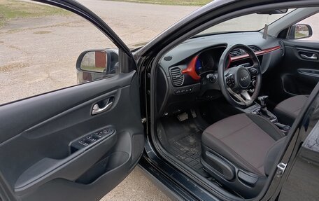 KIA Rio IV, 2021 год, 1 680 000 рублей, 10 фотография