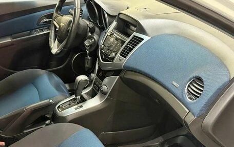 Chevrolet Cruze II, 2011 год, 868 000 рублей, 8 фотография