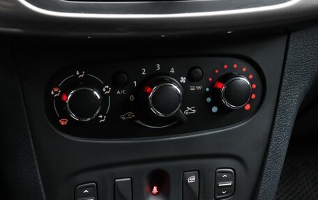 Renault Logan II, 2019 год, 1 099 000 рублей, 12 фотография