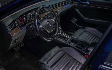 Volkswagen Passat B8 рестайлинг, 2019 год, 2 305 000 рублей, 11 фотография