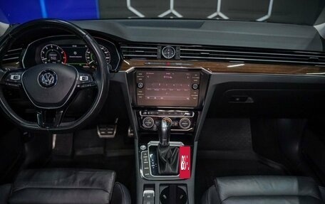 Volkswagen Passat B8 рестайлинг, 2019 год, 2 305 000 рублей, 12 фотография