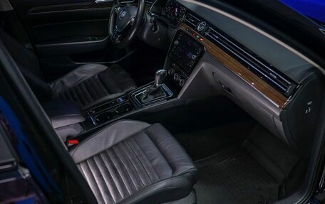 Volkswagen Passat B8 рестайлинг, 2019 год, 2 305 000 рублей, 13 фотография