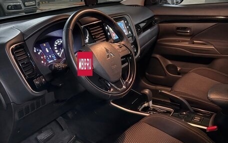 Mitsubishi Outlander III рестайлинг 3, 2019 год, 2 390 000 рублей, 8 фотография