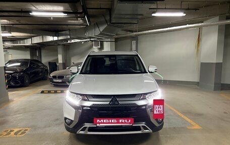 Mitsubishi Outlander III рестайлинг 3, 2019 год, 2 390 000 рублей, 7 фотография