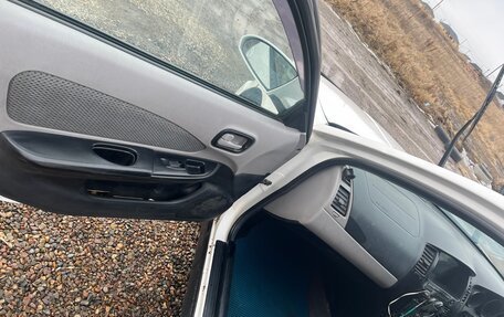 Nissan Wingroad III, 2001 год, 350 000 рублей, 5 фотография