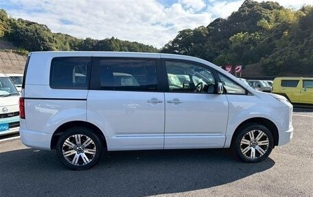 Mitsubishi Delica D:5 I, 2023 год, 3 560 000 рублей, 2 фотография