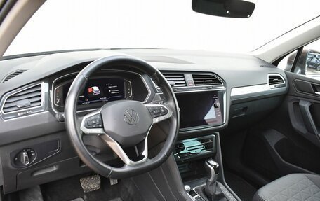 Volkswagen Tiguan II, 2021 год, 3 199 000 рублей, 22 фотография