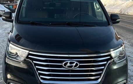 Hyundai Grand Starex Grand Starex I рестайлинг 2, 2020 год, 4 450 000 рублей, 2 фотография