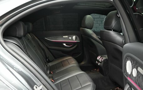 Mercedes-Benz E-Класс, 2020 год, 6 250 000 рублей, 28 фотография