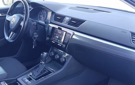 Skoda Superb III рестайлинг, 2018 год, 2 000 000 рублей, 10 фотография