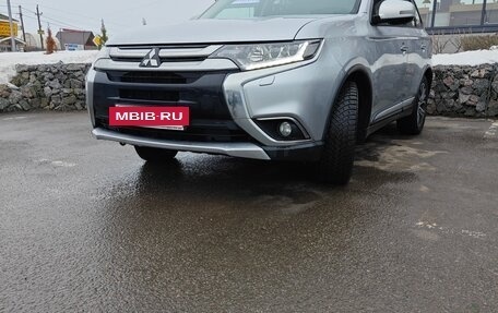 Mitsubishi Outlander III рестайлинг 3, 2016 год, 1 875 000 рублей, 3 фотография