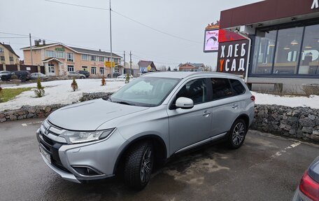 Mitsubishi Outlander III рестайлинг 3, 2016 год, 1 875 000 рублей, 4 фотография