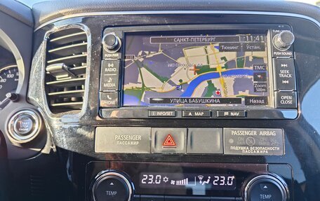 Mitsubishi Outlander III рестайлинг 3, 2016 год, 1 875 000 рублей, 14 фотография