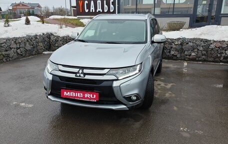 Mitsubishi Outlander III рестайлинг 3, 2016 год, 1 875 000 рублей, 6 фотография