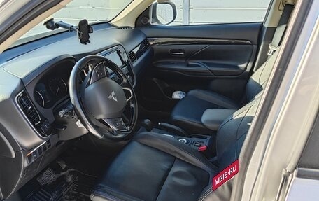 Mitsubishi Outlander III рестайлинг 3, 2016 год, 1 875 000 рублей, 12 фотография