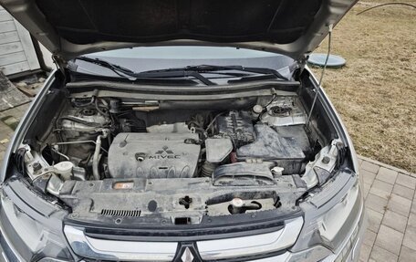 Mitsubishi Outlander III рестайлинг 3, 2016 год, 1 875 000 рублей, 23 фотография