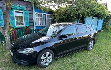 Volkswagen Jetta VI, 2013 год, 1 210 000 рублей, 2 фотография