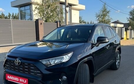 Toyota RAV4, 2020 год, 4 000 000 рублей, 5 фотография