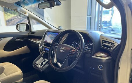 Toyota Vellfire II, 2019 год, 4 300 000 рублей, 9 фотография