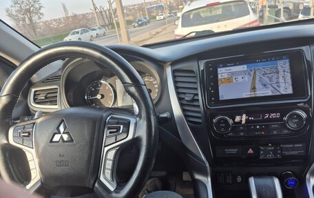 Mitsubishi Pajero Sport III рестайлинг, 2018 год, 2 850 000 рублей, 7 фотография