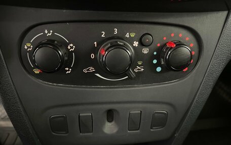 Renault Logan II, 2016 год, 668 000 рублей, 24 фотография