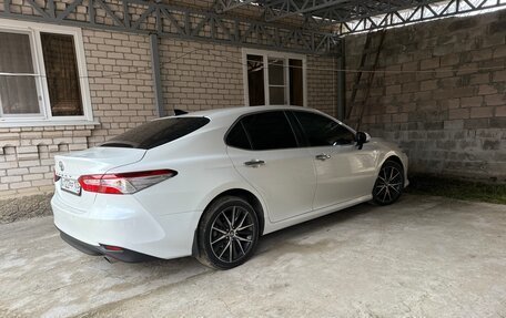 Toyota Camry, 2021 год, 2 200 000 рублей, 2 фотография