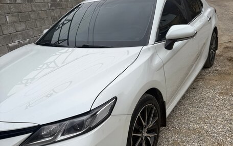 Toyota Camry, 2021 год, 2 200 000 рублей, 5 фотография