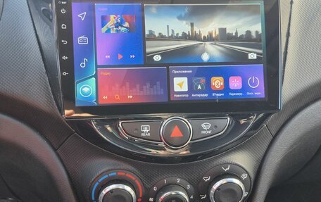 Hyundai Solaris II рестайлинг, 2011 год, 720 000 рублей, 14 фотография