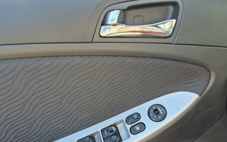 Hyundai Solaris II рестайлинг, 2011 год, 720 000 рублей, 15 фотография