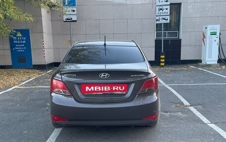 Hyundai Solaris II рестайлинг, 2015 год, 530 000 рублей, 2 фотография