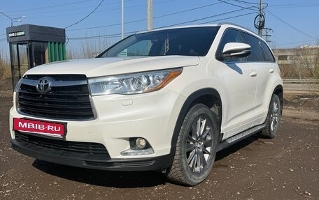 Toyota Highlander III, 2013 год, 2 850 000 рублей, 2 фотография