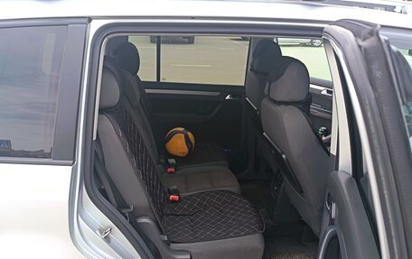 Volkswagen Touran III, 2007 год, 750 000 рублей, 7 фотография