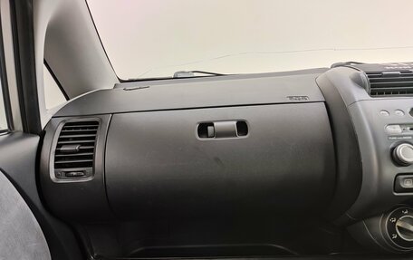 Honda Fit III, 2001 год, 255 000 рублей, 12 фотография