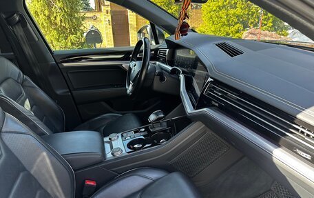 Volkswagen Touareg III, 2018 год, 3 150 000 рублей, 12 фотография