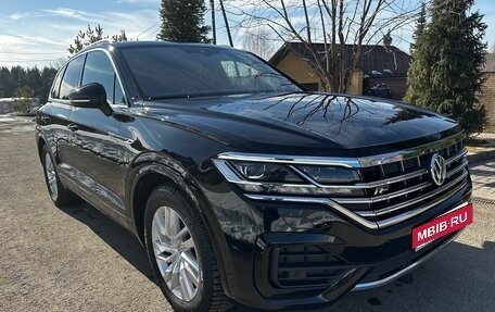 Volkswagen Touareg III, 2018 год, 3 150 000 рублей, 2 фотография