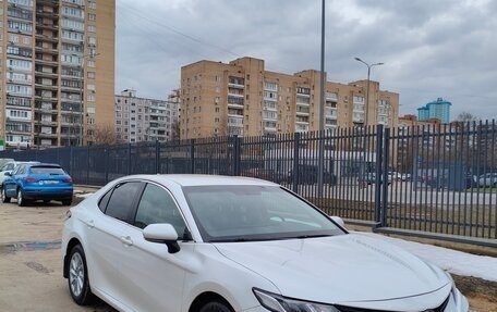 Toyota Camry, 2021 год, 3 200 000 рублей, 2 фотография