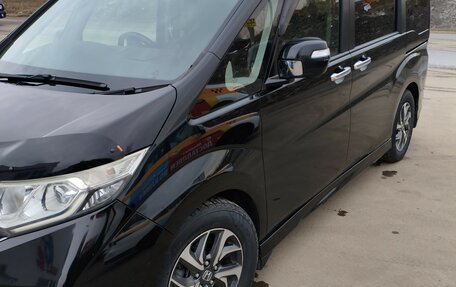 Honda Stepwgn IV, 2015 год, 1 900 000 рублей, 3 фотография