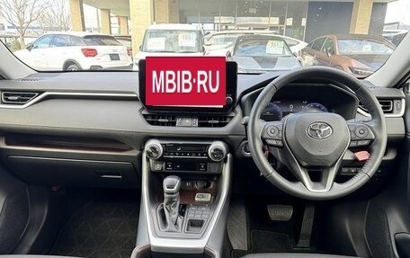 Toyota RAV4, 2024 год, 4 000 001 рублей, 10 фотография
