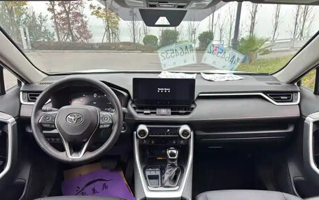 Toyota RAV4, 2025 год, 3 400 001 рублей, 7 фотография