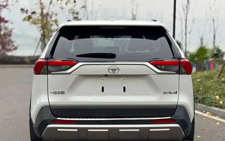 Toyota RAV4, 2025 год, 3 400 001 рублей, 5 фотография