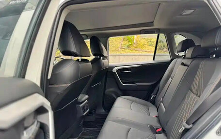 Toyota RAV4, 2025 год, 3 400 001 рублей, 6 фотография