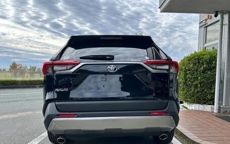 Toyota RAV4, 2024 год, 3 400 001 рублей, 9 фотография